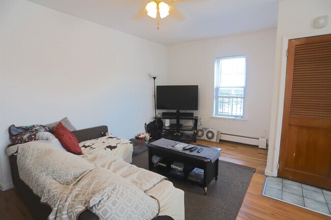 Foto del edificio - 423 Jackson St