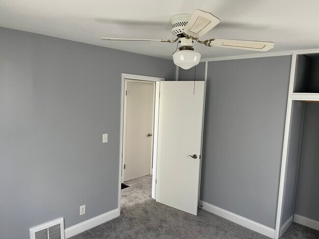 Great size bedroom! - 2130 W Harper Ter