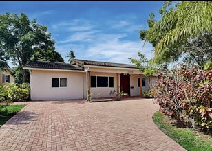 Building Photo - 5537 Primrose Ln