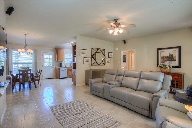 Foto del edificio - 824 Cherry Hills Dr