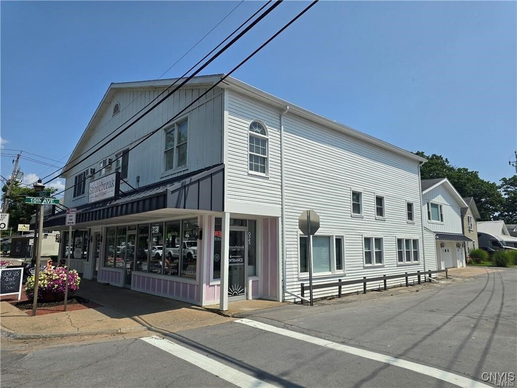 Primary Photo - 1004 Main St