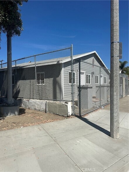 Building Photo - 1121 N Anaheim Blvd