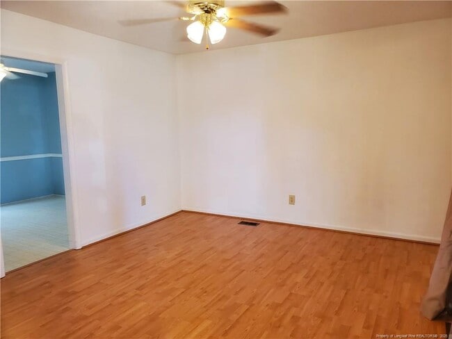 Foto del edificio - 3264 Glenmore Dr
