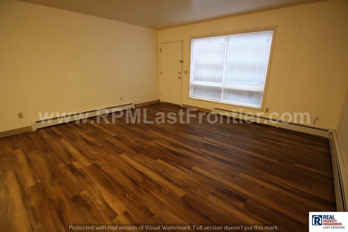 Primary Photo - 3925 E 9th Ave
