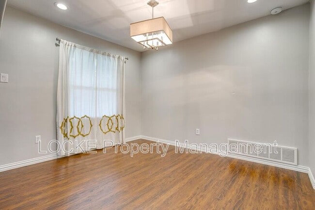 Foto del edificio - 902 Churchill Rd