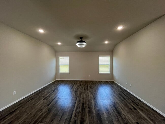 Building Photo - 3 Bedroom Bentonville Home Available for R...