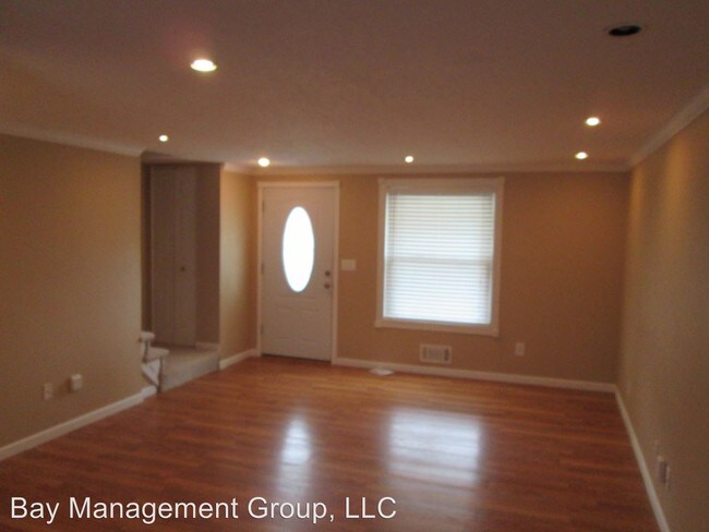 Building Photo - 3 br, 1 bath House - 1107 Foxwood Ln
