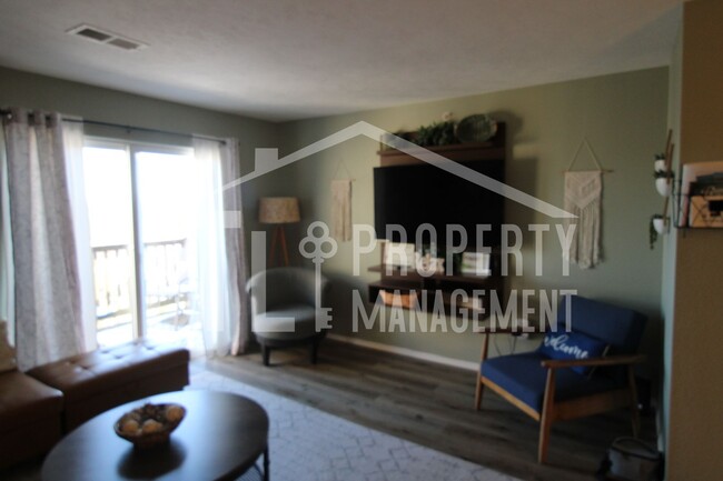 Foto del edificio - Beautiful Furnished 3 Bedroom Condo!