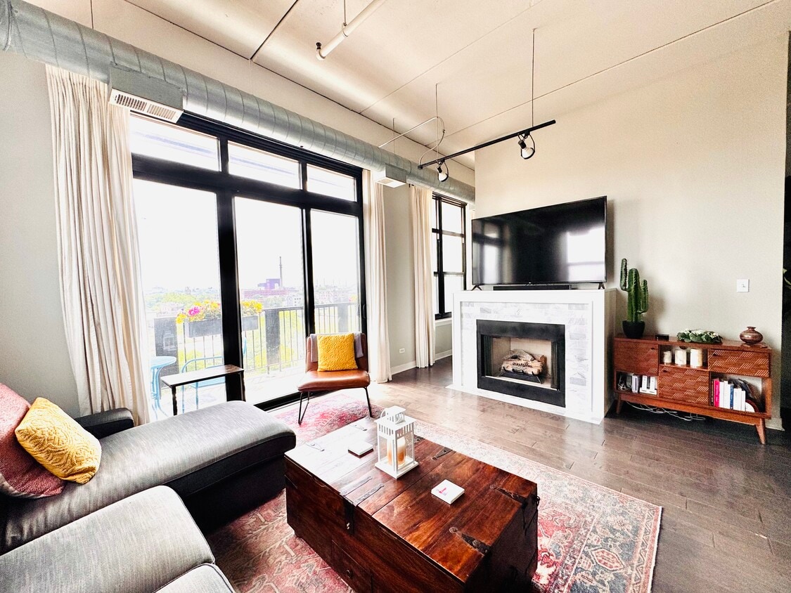 Primary Photo - 811 W 15th Pl