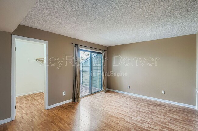Foto del edificio - 540 S Forest St