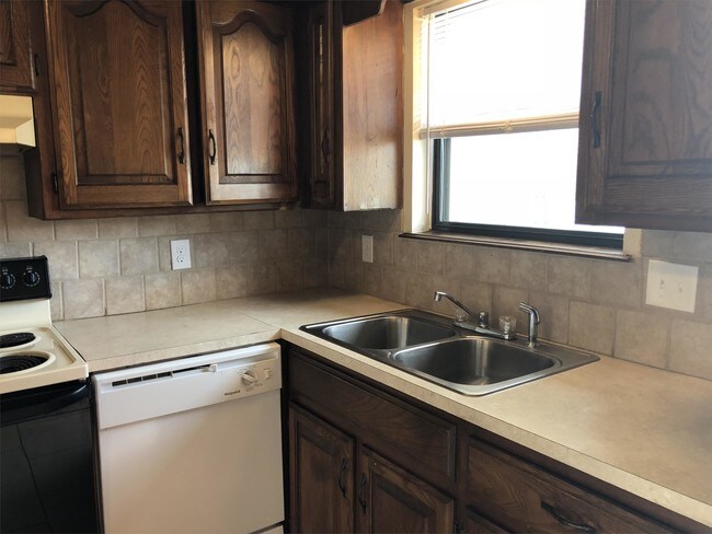 Foto del edificio - 2128 Melrose Ct