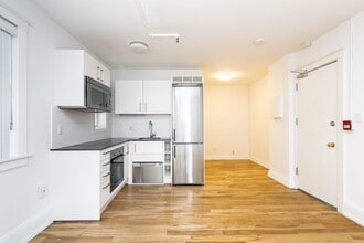 Building Photo - 54 Maitland St