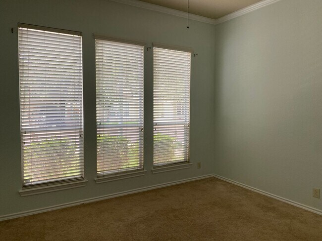 Foto del edificio - Beautiful 3 bedroom townhome available for rent for ASAP move in!!!! Medical Center Area!!!