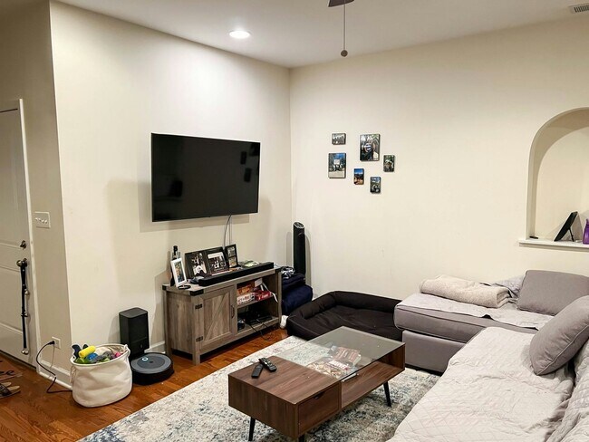 Foto del edificio - 4653.1 N Wolcott Ave
