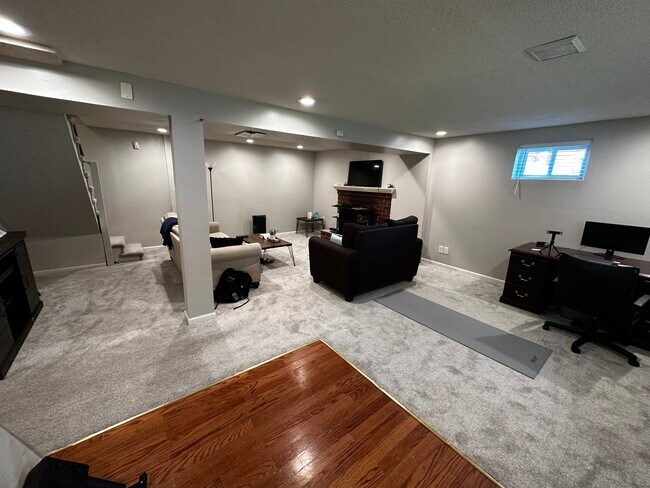 Building Photo - 3021 Marquis Dr