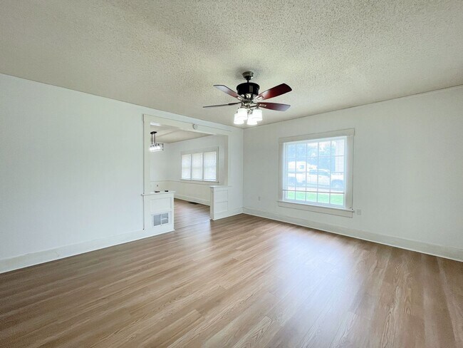Foto del edificio - Updated 3 bedroom home