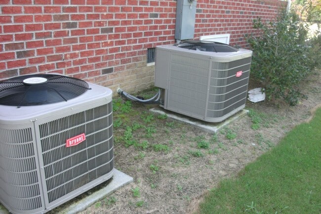 Building Photo - 3809 Savannah Way