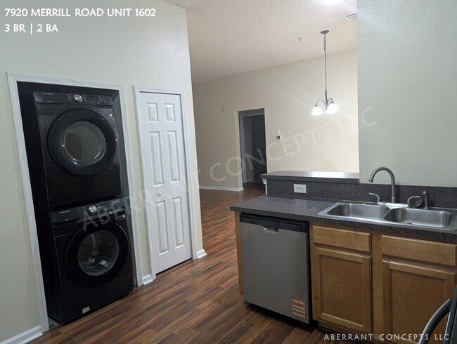 Foto del edificio - 7920 Merrill Rd