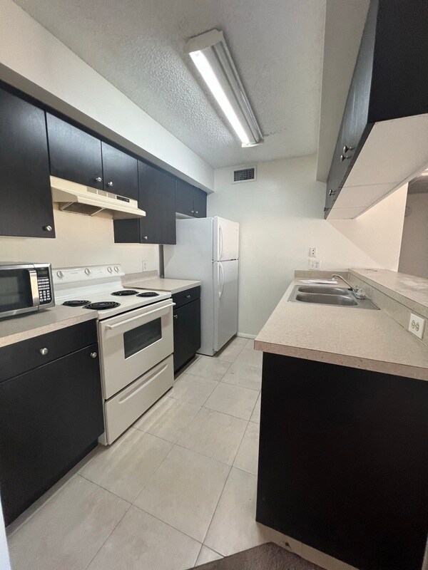 Photo - 5321 Summerlin Rd Apartment