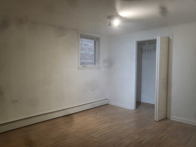 Building Photo - 8265 W Lawrence Ave