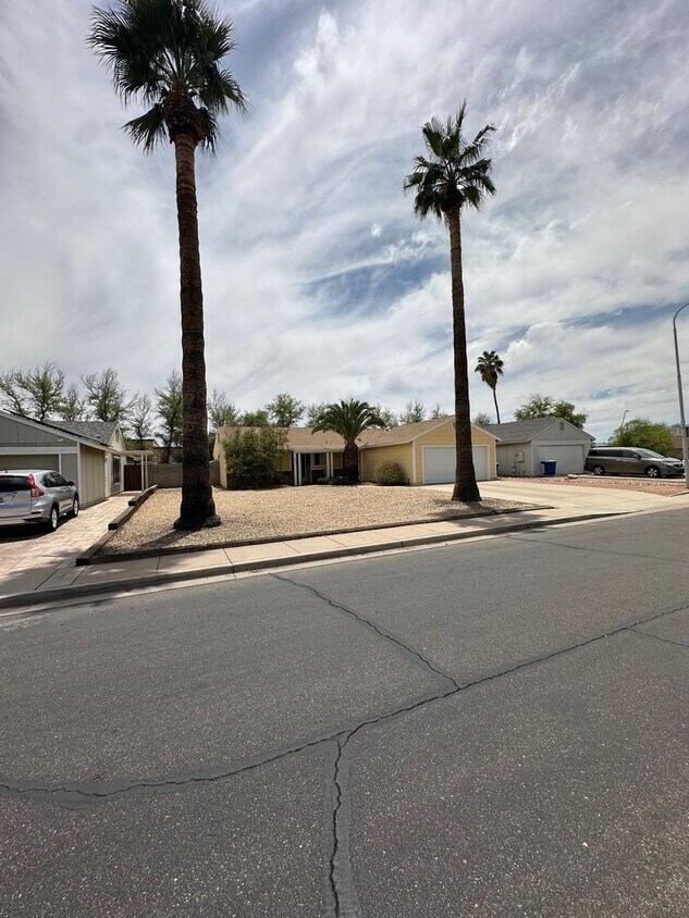 Foto del edificio - Chandler single family home with Pool!