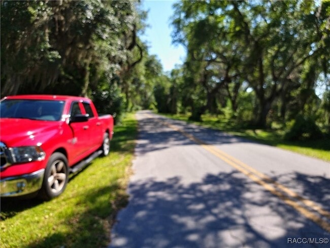 Foto del edificio - 6315 N Shorewood Dr