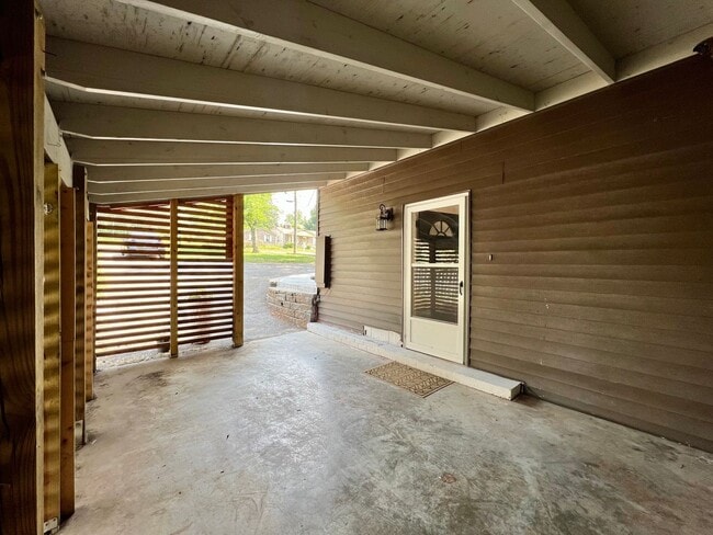 Photo - ADORABLE CONTEMPORARY 2 BEDROOM IN THE HEART OF WEST HILLS!!! House