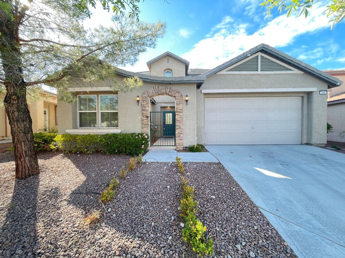 Primary Photo - 5 Bedroom in Summerlin near DTS