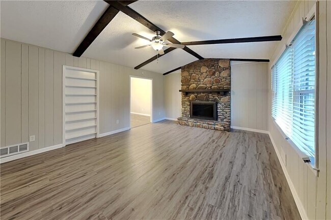 Foto del edificio - 6659 Kellogg Dr