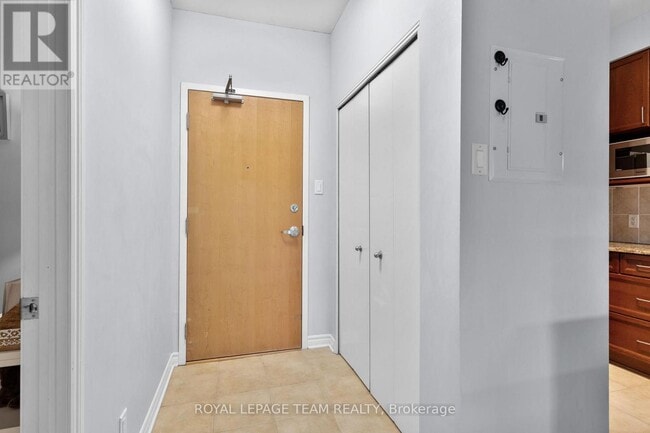 Building Photo - 205 Bolton St