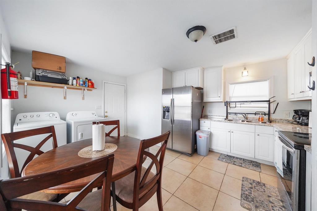 Foto principal - 8041 Howard Dr