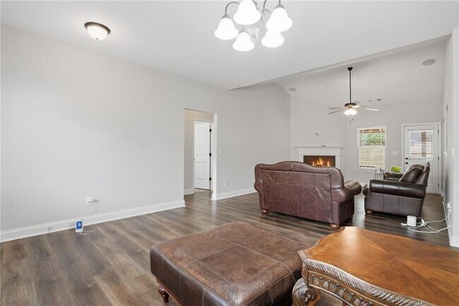 Foto del edificio - 612 Stevens Pl