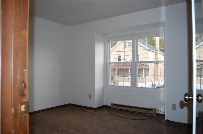 Building Photo - 230 Hallock Ave