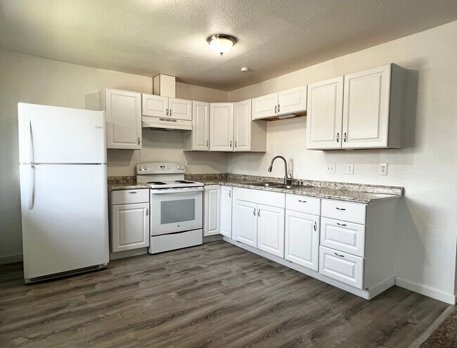 Kitchen - 4324 Thompson Ave Apartments