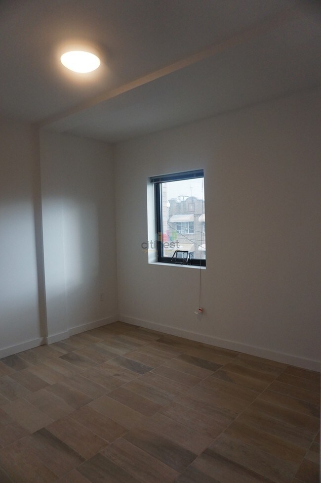 Building Photo - 761 55th St