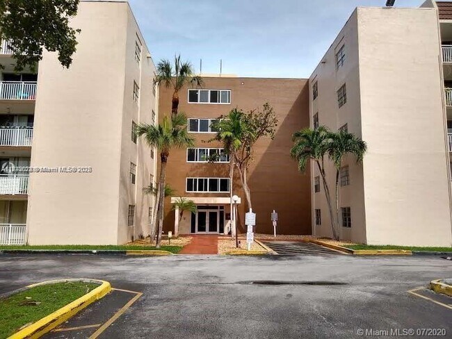 Foto del edificio - 6940 Miami Gardens Dr