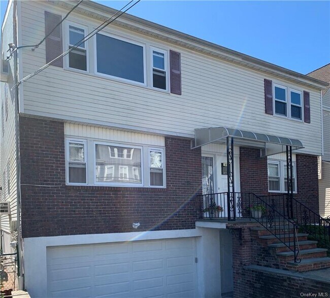 Building Photo - 146 Primrose Ave