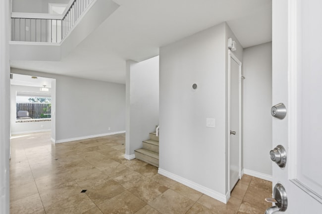 Foto del edificio - 1727 Avenida Alta Mira