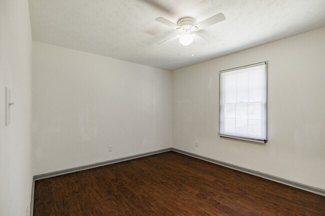 Foto del edificio - 408 Freeman Dr
