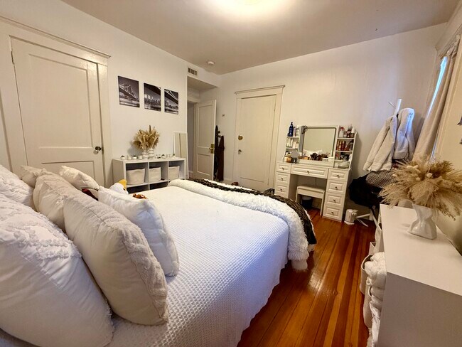 Foto del edificio - 209 Chestnut Hill Ave