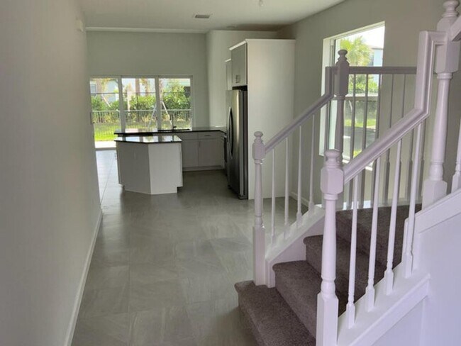 Building Photo - 16340 Oakview Dr