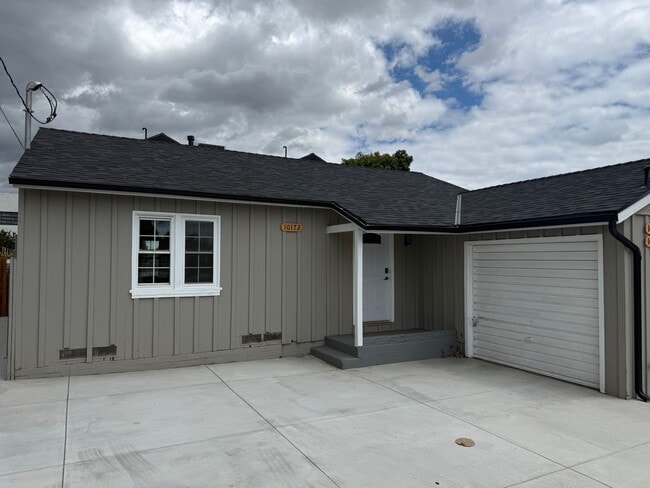 Building Photo - 10712 Vena Ave
