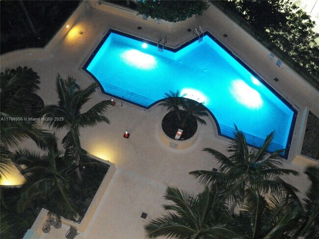 Building Photo - 2475 Brickell Ave