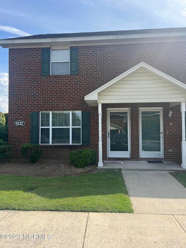 1232 Allen Rd Unit B, Greenville, NC 27834 Room for Rent in