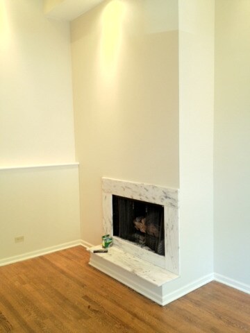 Building Photo - 1003 W Dickens Ave