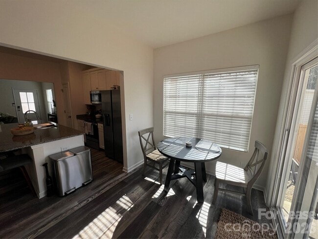 Foto del edificio - 19505 Meridian St