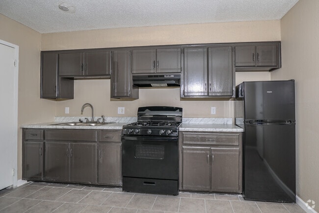 1BR, 1BA - 620SF - Kitchen - Maple Wood Apartments
