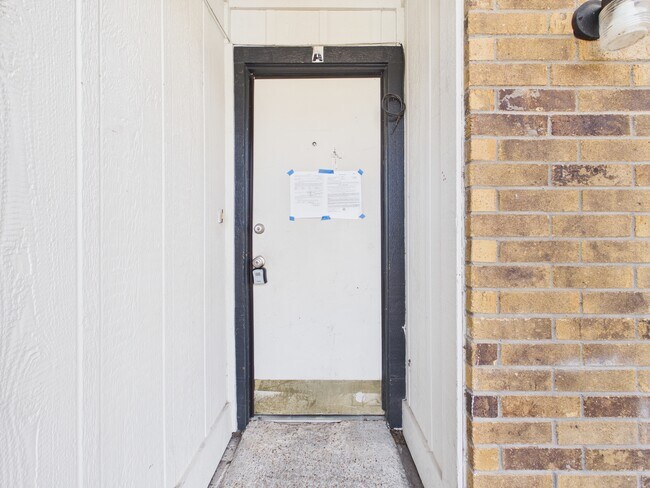 Building Photo - 2512 Long Dr