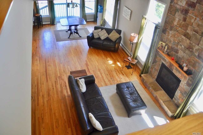 Foto del edificio - 650 3 Waters Ln