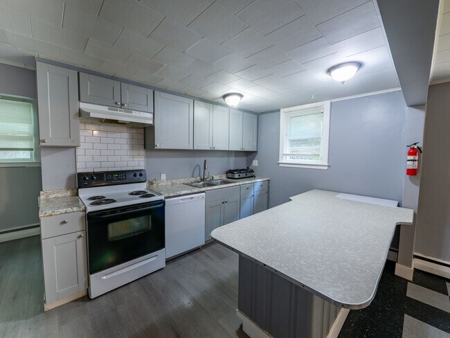 Foto del edificio - Charming 3-Bedroom Apartment in Midtown Ki...